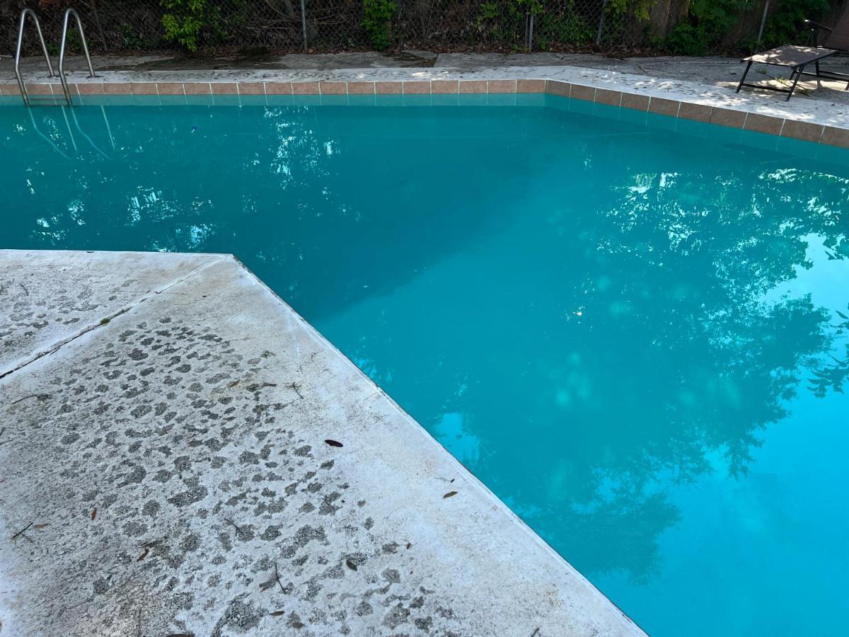 Pool Home Sleeps 6 With Large Fenced Yard Jacksonville Dış mekan fotoğraf